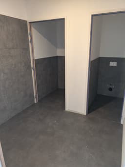 Photo 2 de la publication Facebook : Pose de carrelage mural dans des bureaux